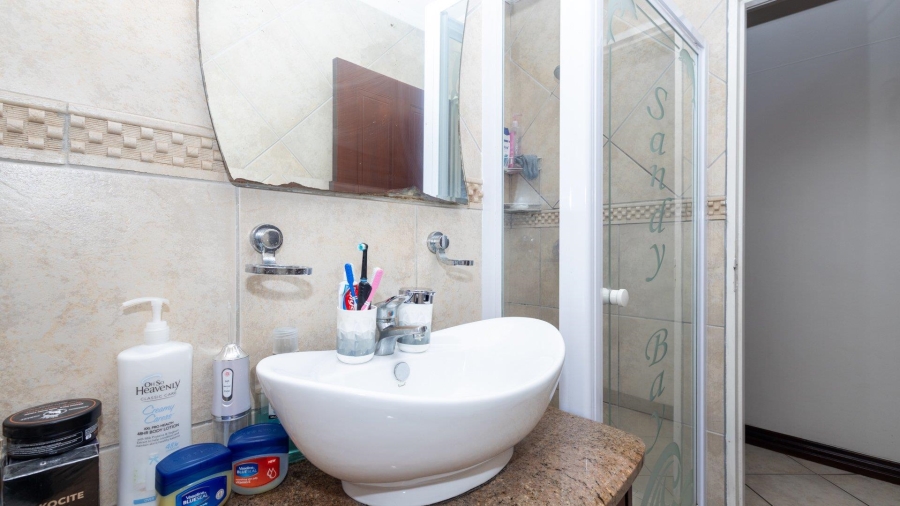 1 Bedroom Property for Sale in Table View Western Cape